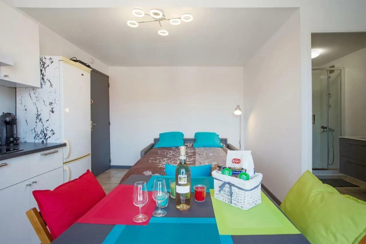 Апартаменты Duplex 4 Personnes A 200M De La Mer Йер 0*,  Франция